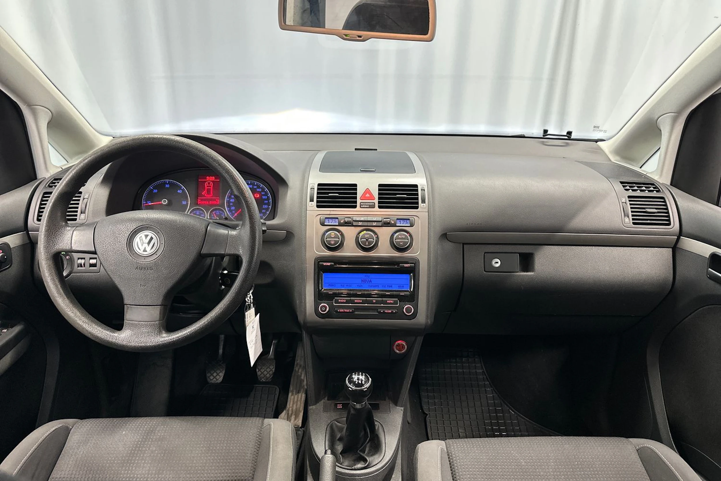 Hopea Volkswagen TOURAN 2010 kuva 12.
