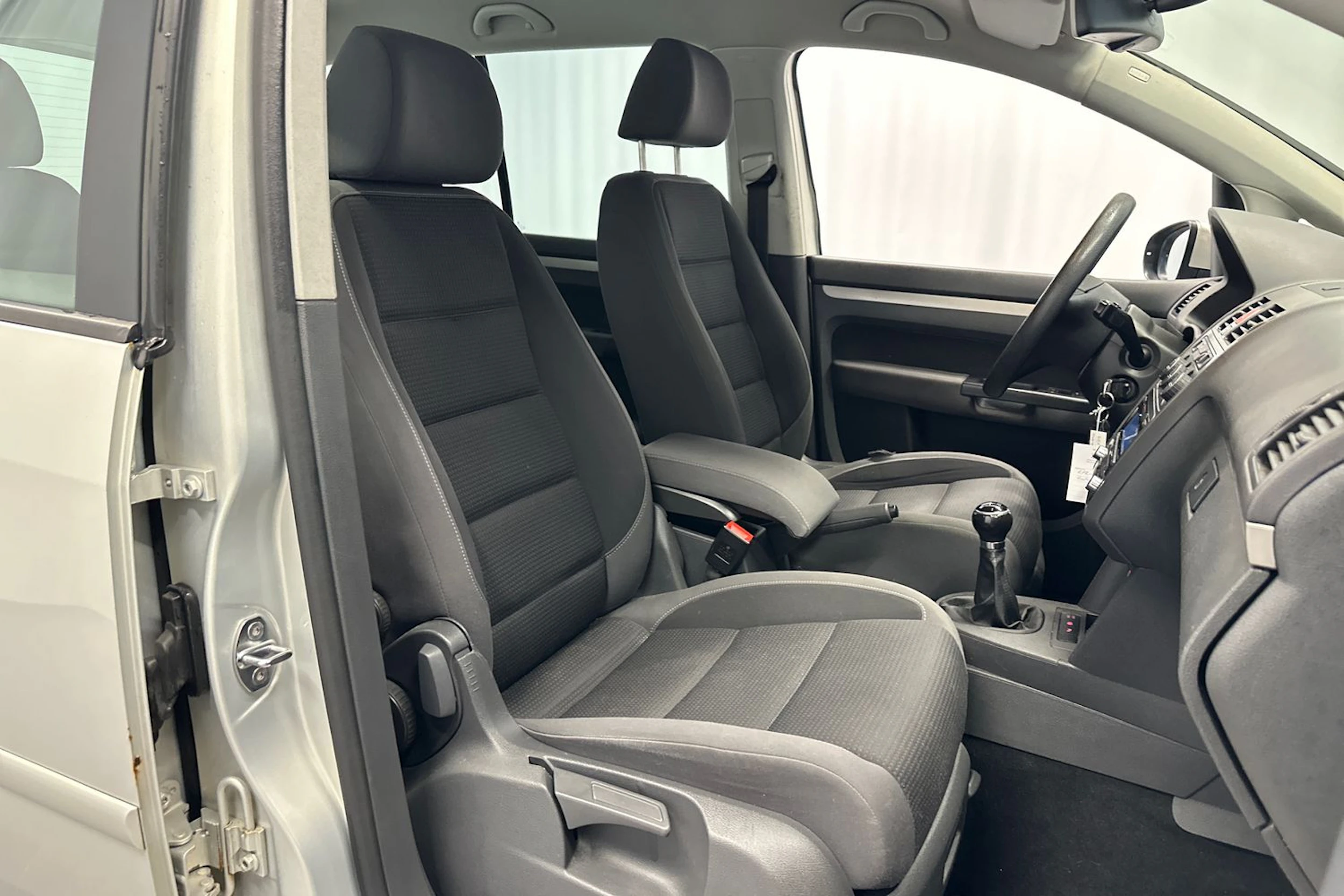 Hopea Volkswagen TOURAN 2010 kuva 14.