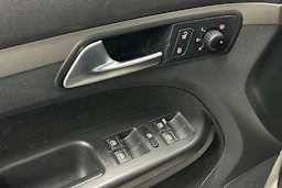 Hopea Volkswagen TOURAN 2010 kuva 17.