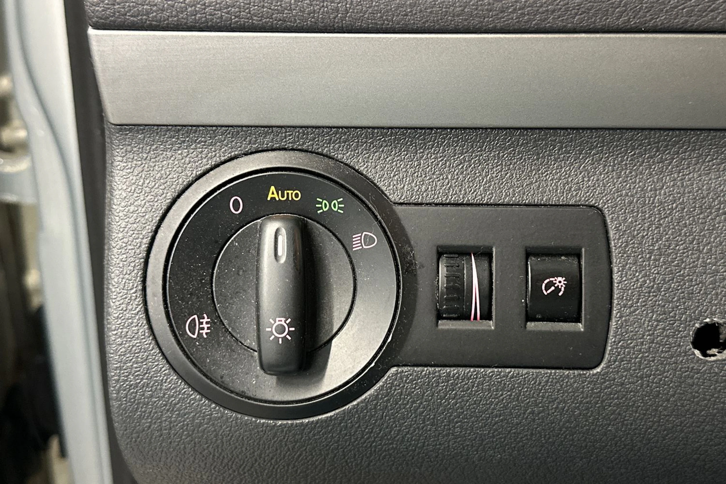 Hopea Volkswagen TOURAN 2010 kuva 18.