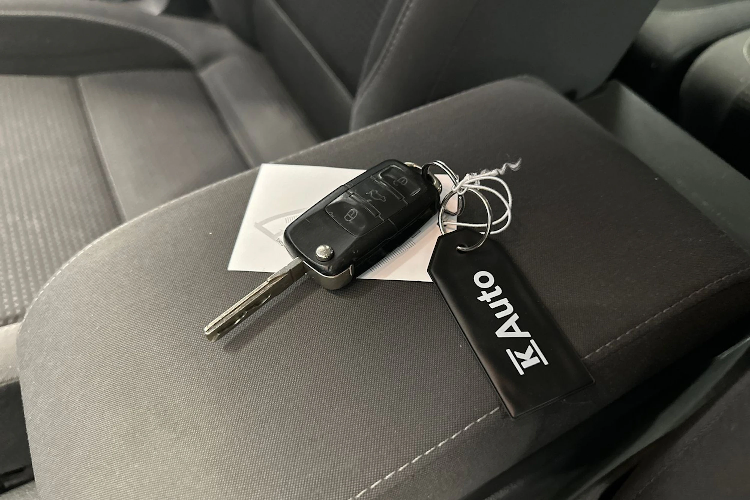 Hopea Volkswagen TOURAN 2010 kuva 30.