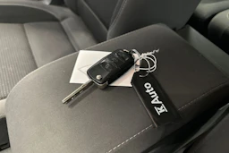 Hopea Volkswagen TOURAN 2010 kuva 30.