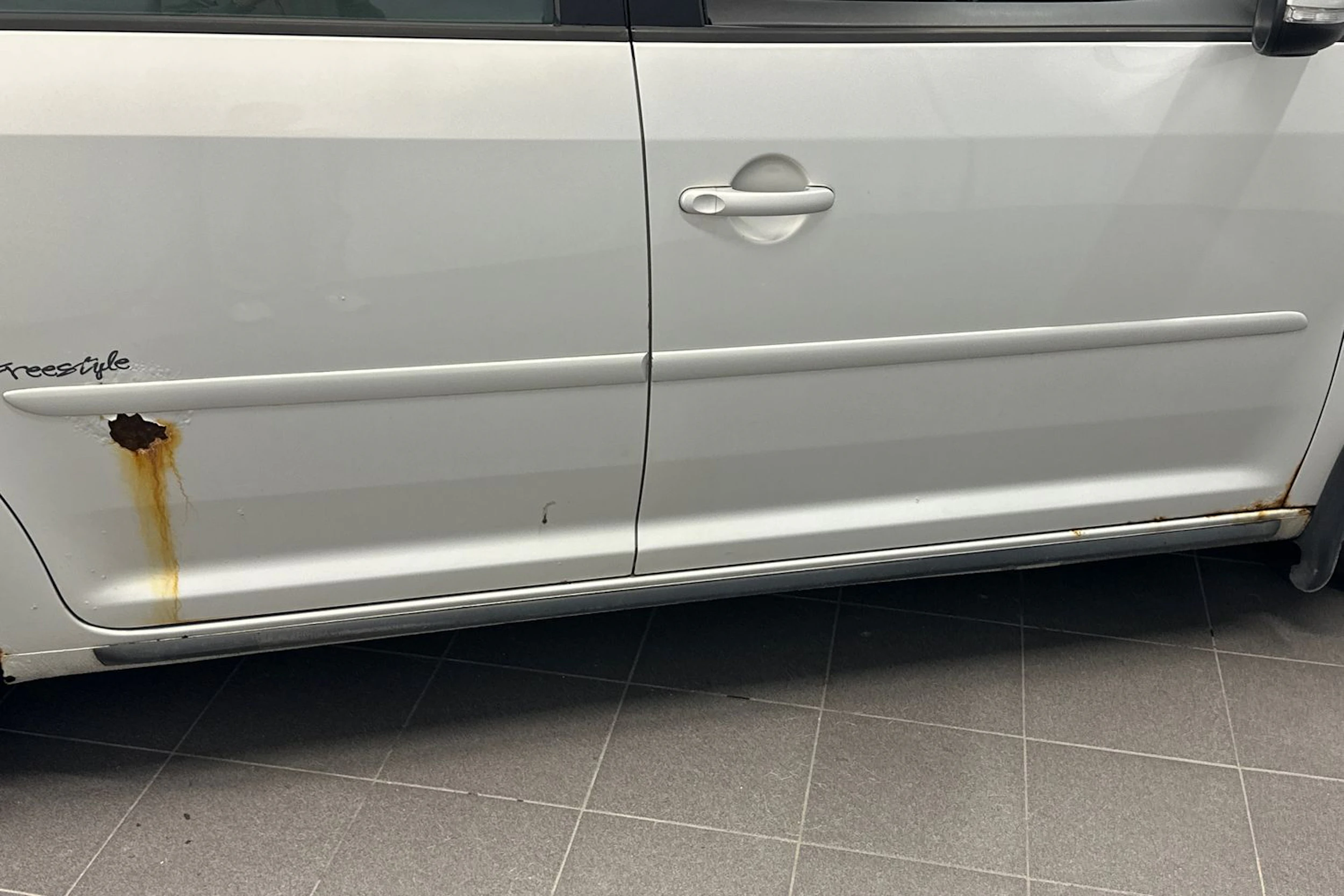 Hopea Volkswagen TOURAN 2010 kuva 42.