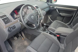 musta Volkswagen Touran 2010 kuva 3.