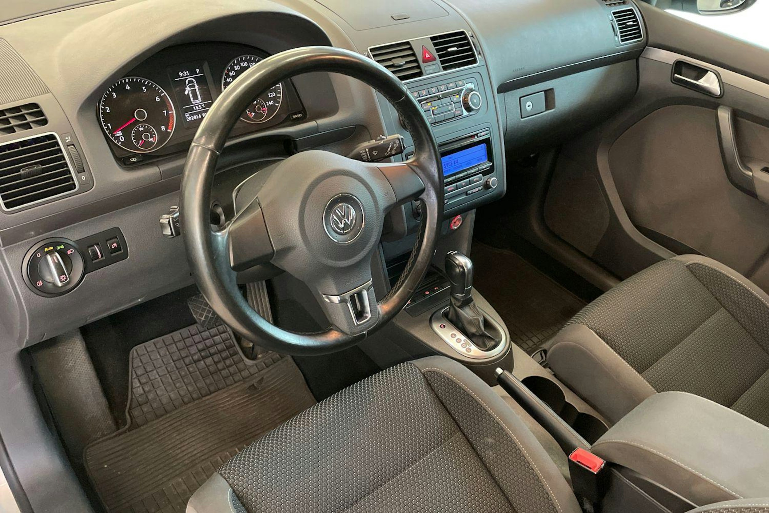 Hopea Volkswagen TOURAN 2011 kuva 8.