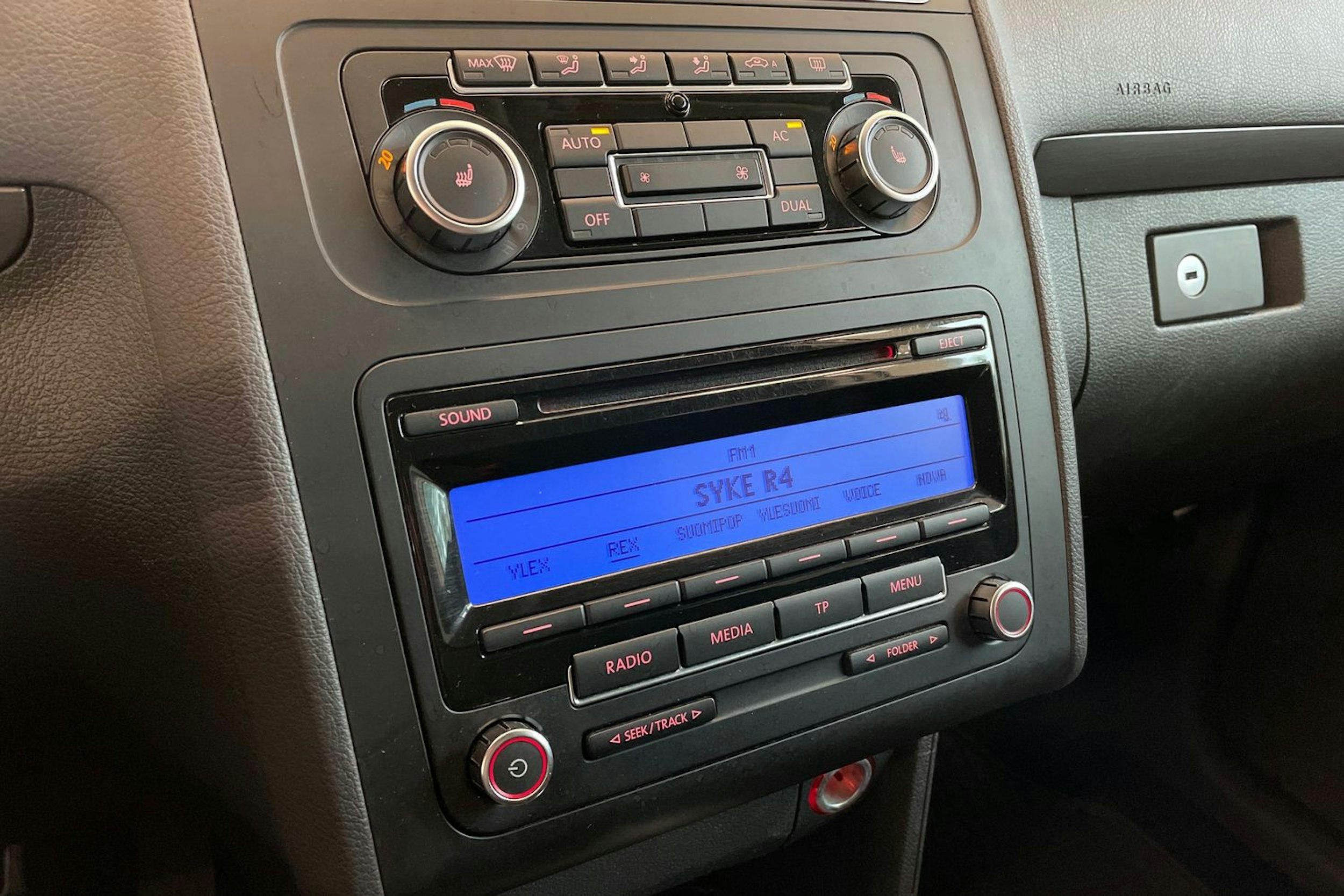 Hopea Volkswagen TOURAN 2011 kuva 22.