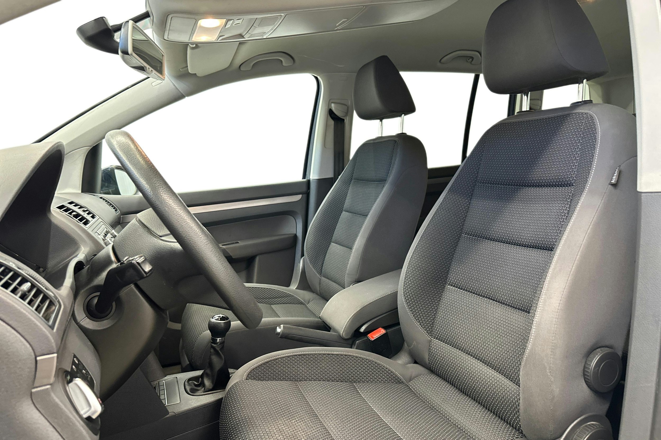 sininen Volkswagen Touran 2011 kuva 10.