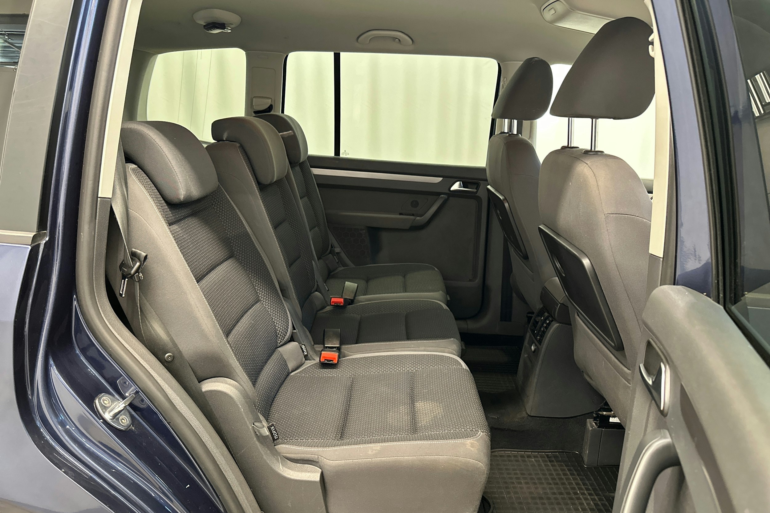 sininen Volkswagen Touran 2011 kuva 13.
