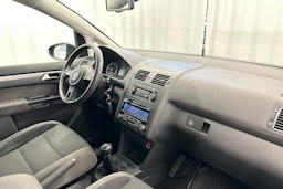 sininen Volkswagen Touran 2011 kuva 14.