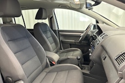sininen Volkswagen Touran 2011 kuva 15.
