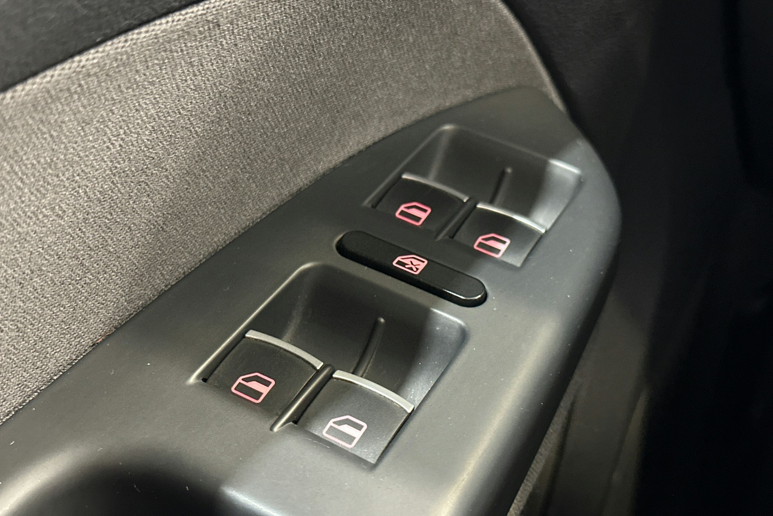 sininen Volkswagen Touran 2011 kuva 17.