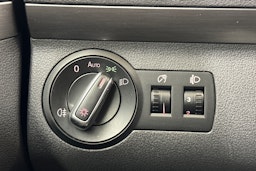 sininen Volkswagen Touran 2011 kuva 18.