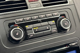 sininen Volkswagen Touran 2011 kuva 24.