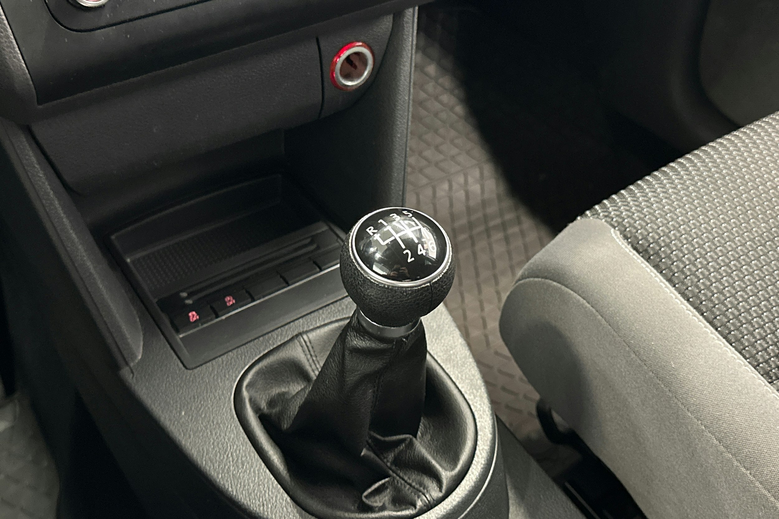 sininen Volkswagen Touran 2011 kuva 25.