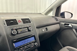 sininen Volkswagen Touran 2011 kuva 27.