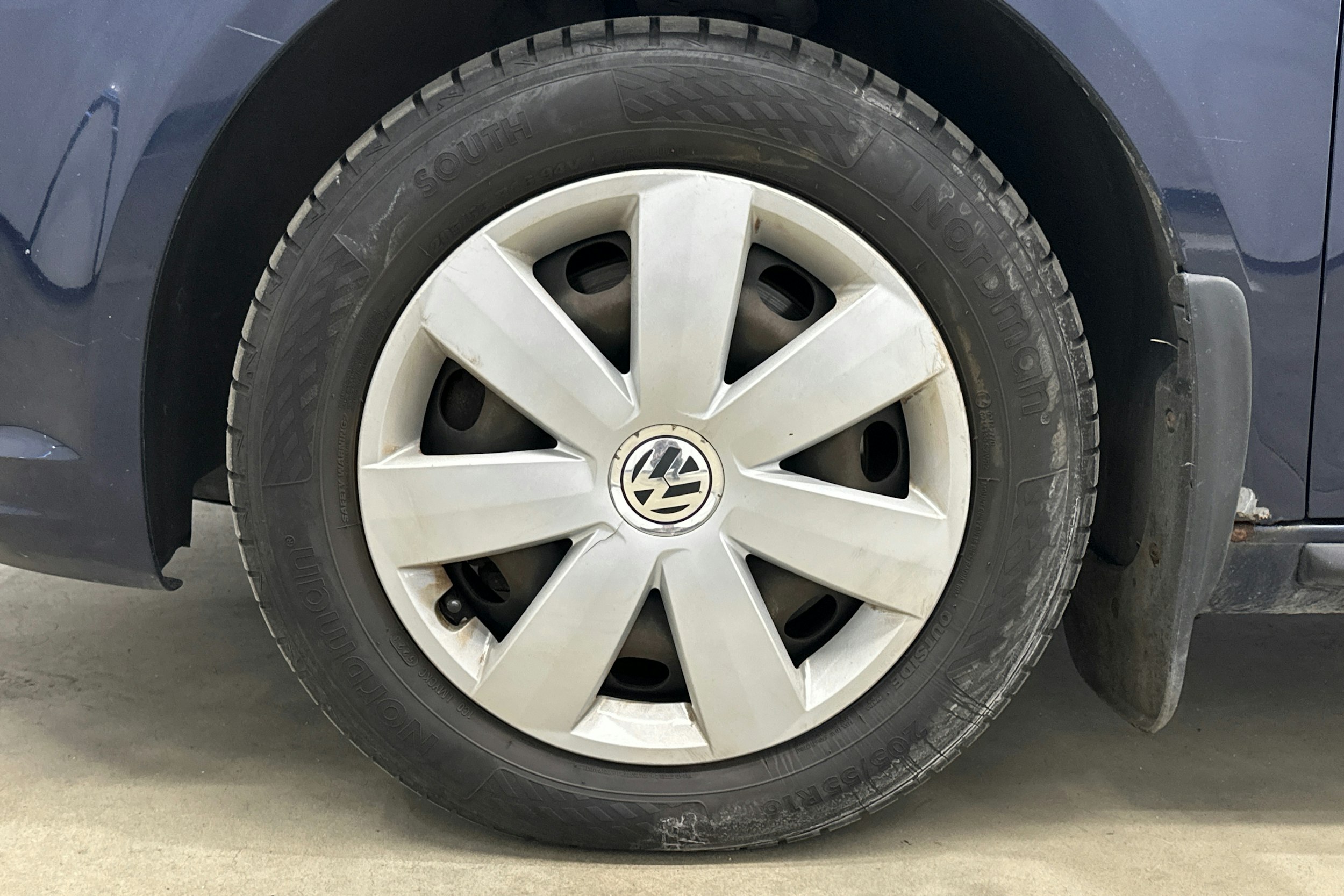 sininen Volkswagen Touran 2011 kuva 28.