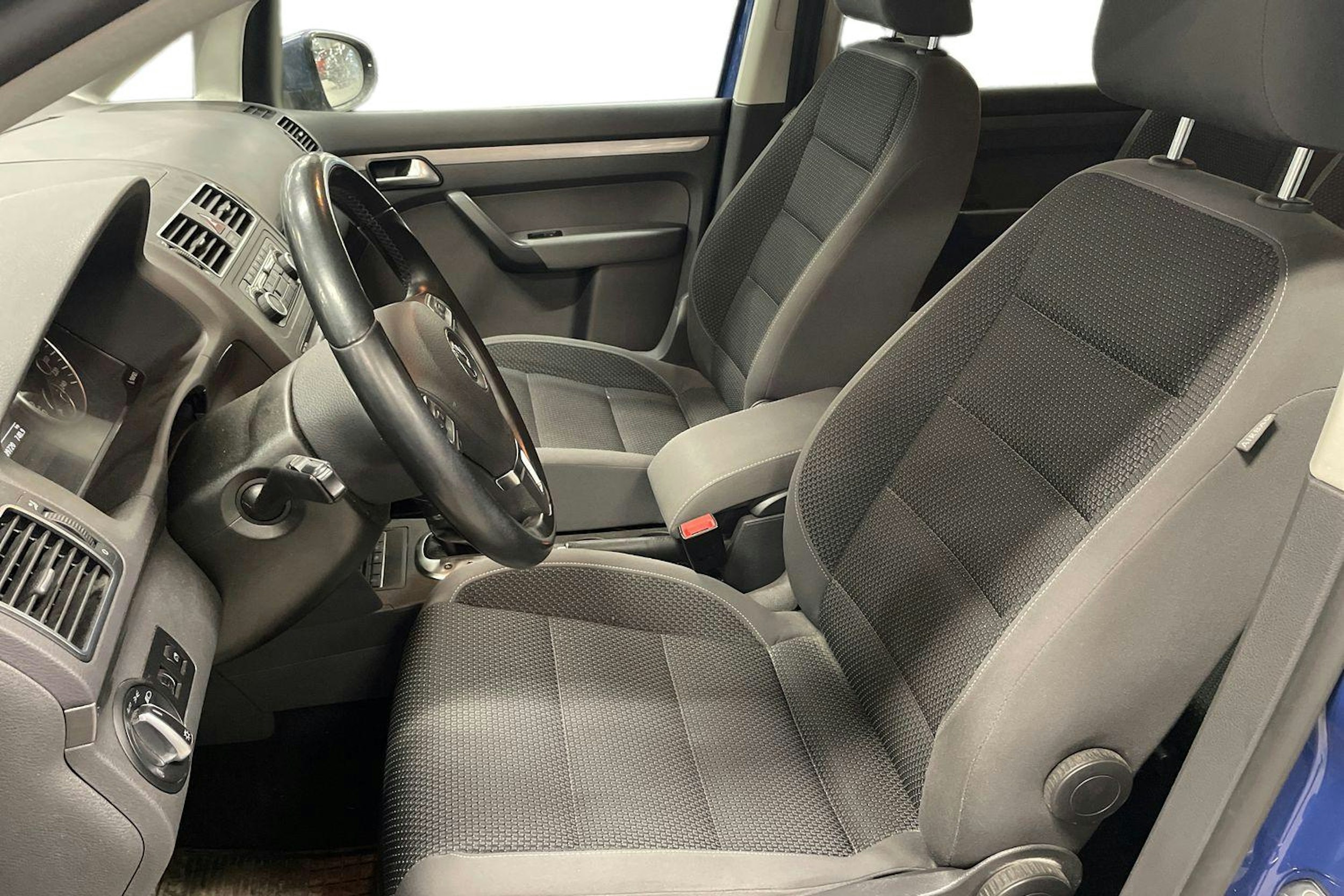 sininen Volkswagen Touran 2011 kuva 3.