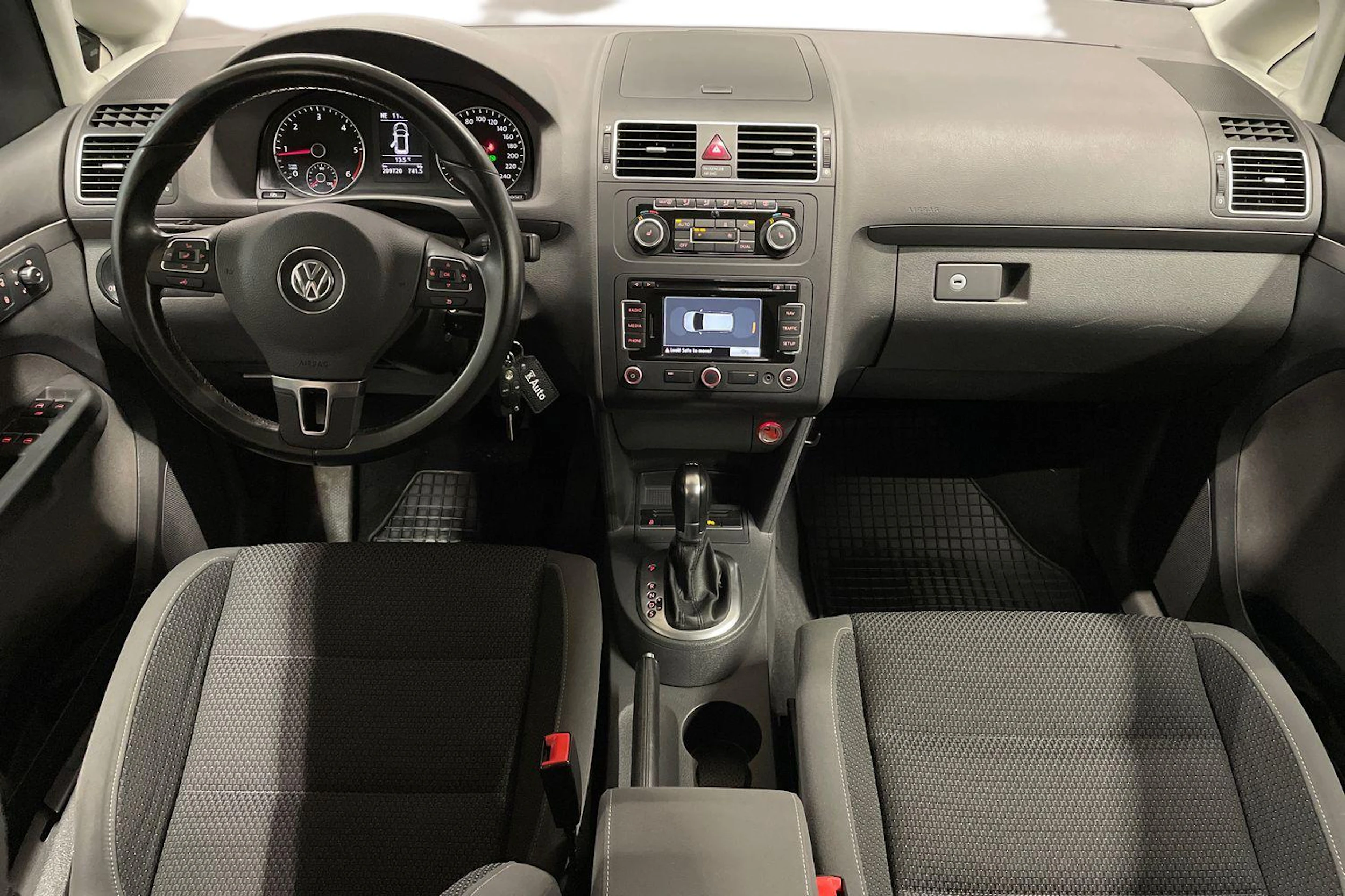 sininen Volkswagen Touran 2011 kuva 7.