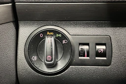 sininen Volkswagen Touran 2011 kuva 16.