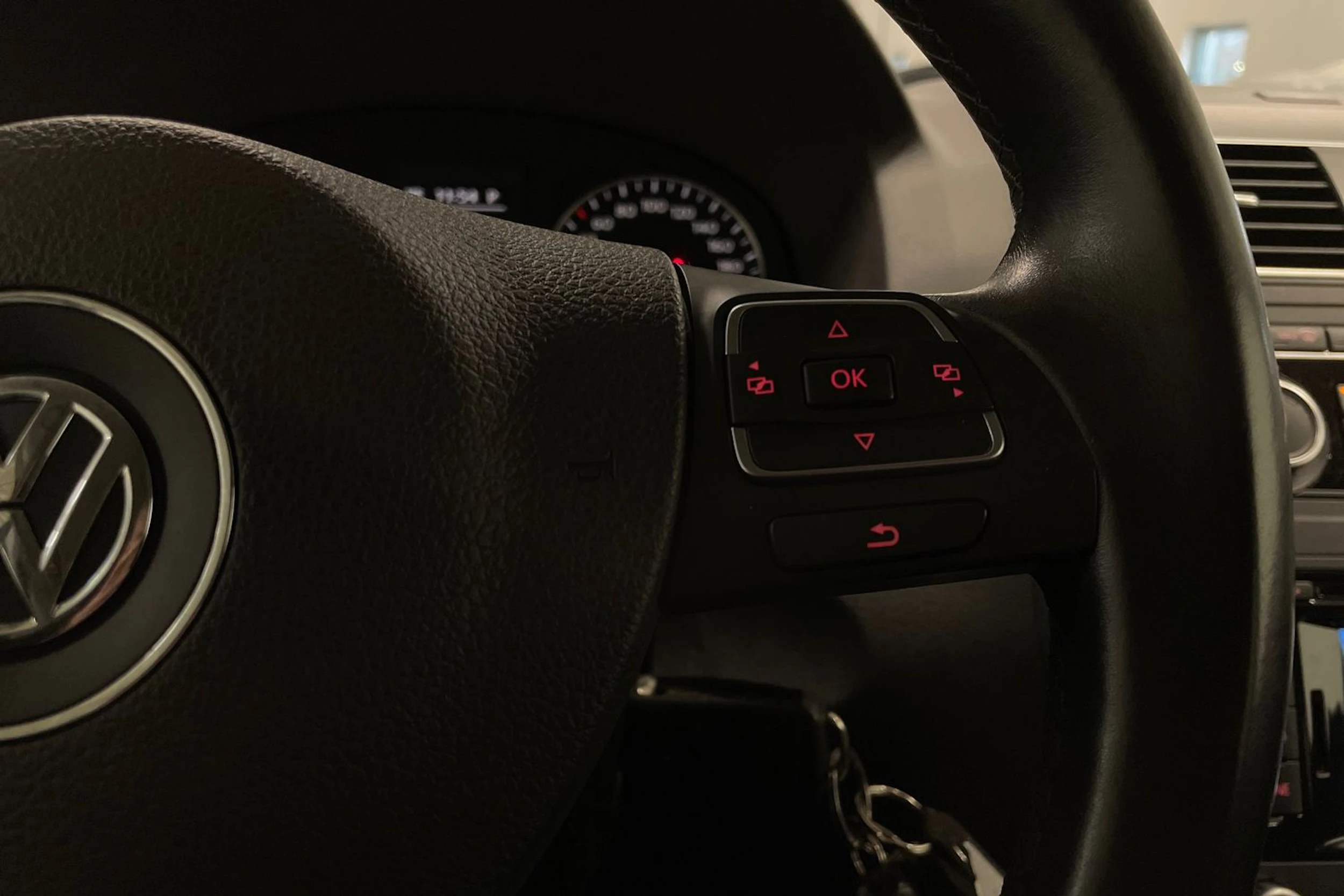sininen Volkswagen Touran 2011 kuva 18.