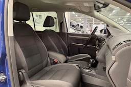 sininen Volkswagen Touran 2011 kuva 20.