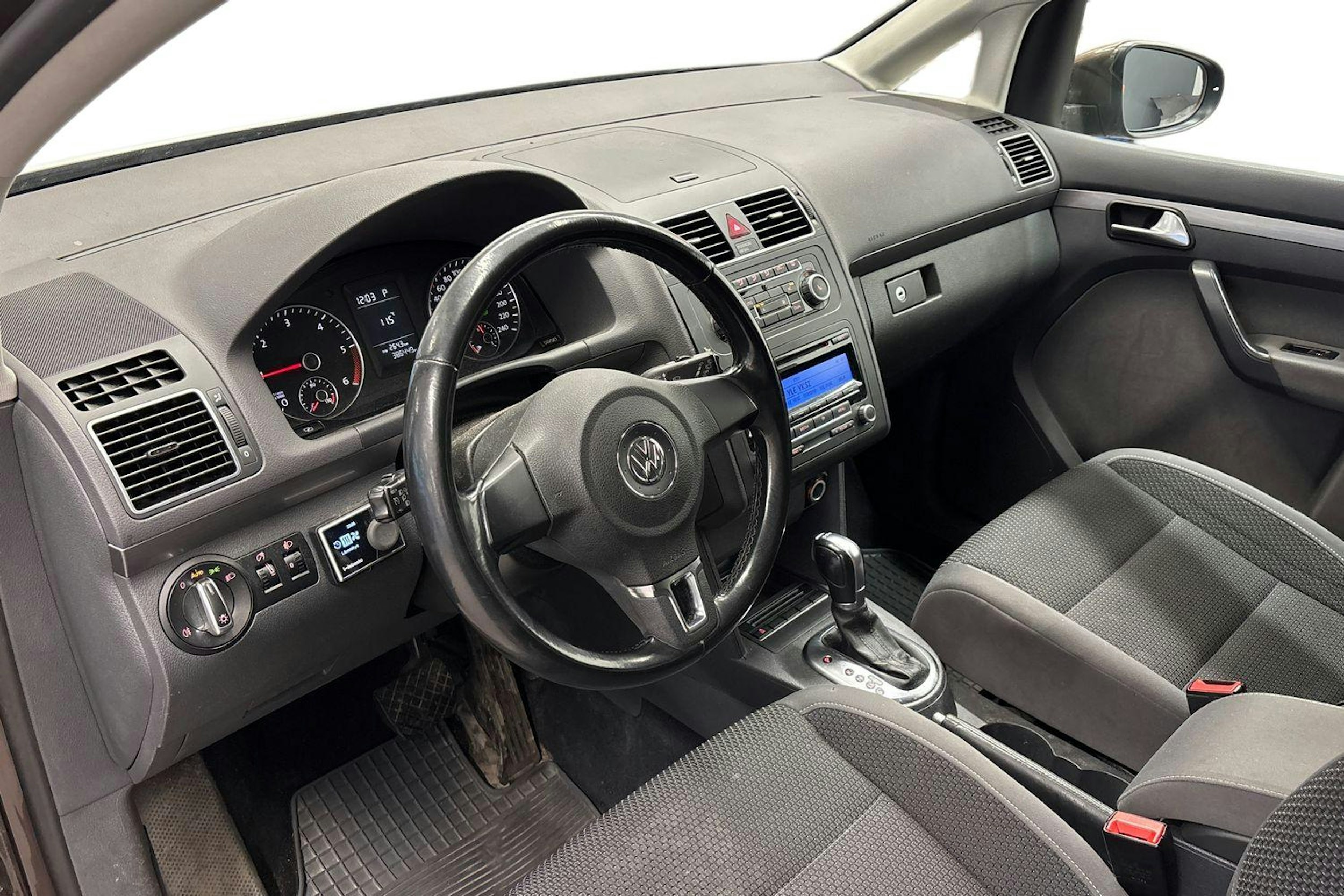 Ruskea (beige) Volkswagen TOURAN 2011 kuva 6.