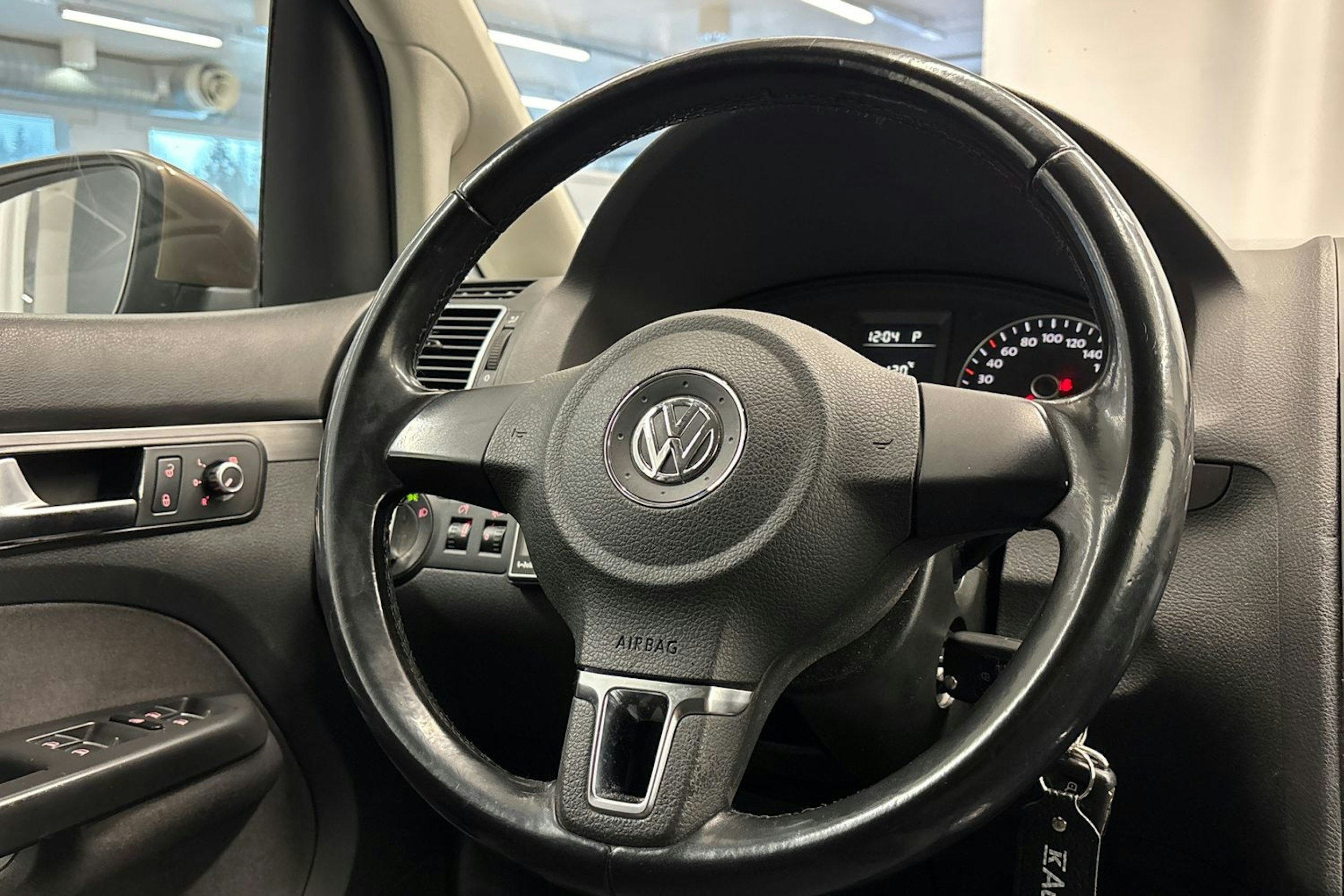 Ruskea (beige) Volkswagen TOURAN 2011 kuva 13.