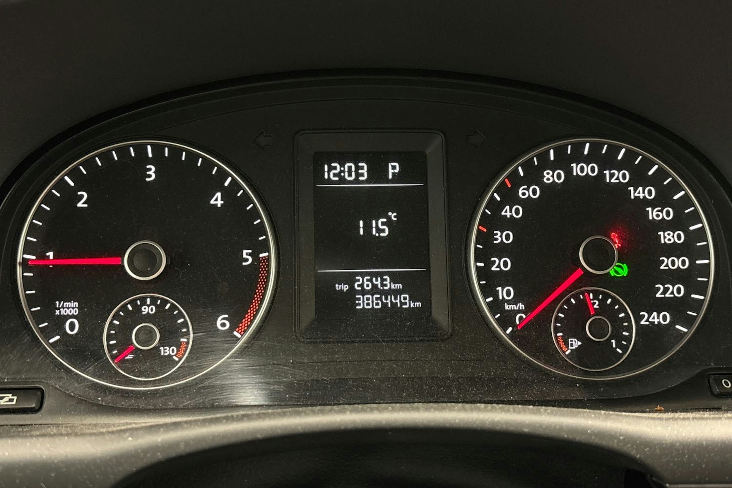 Ruskea (beige) Volkswagen TOURAN 2011 kuva 15.