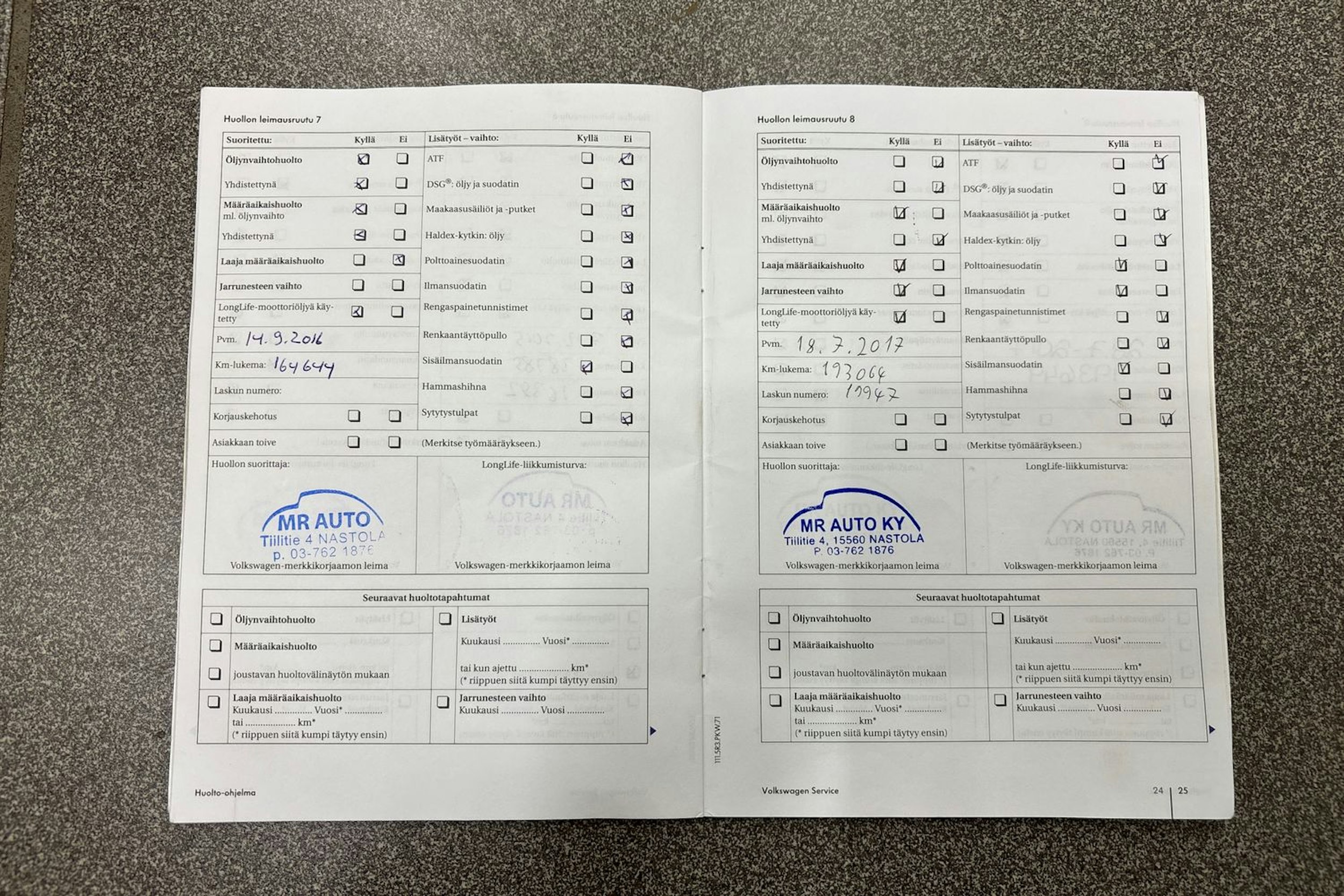 Ruskea (beige) Volkswagen TOURAN 2011 kuva 23.