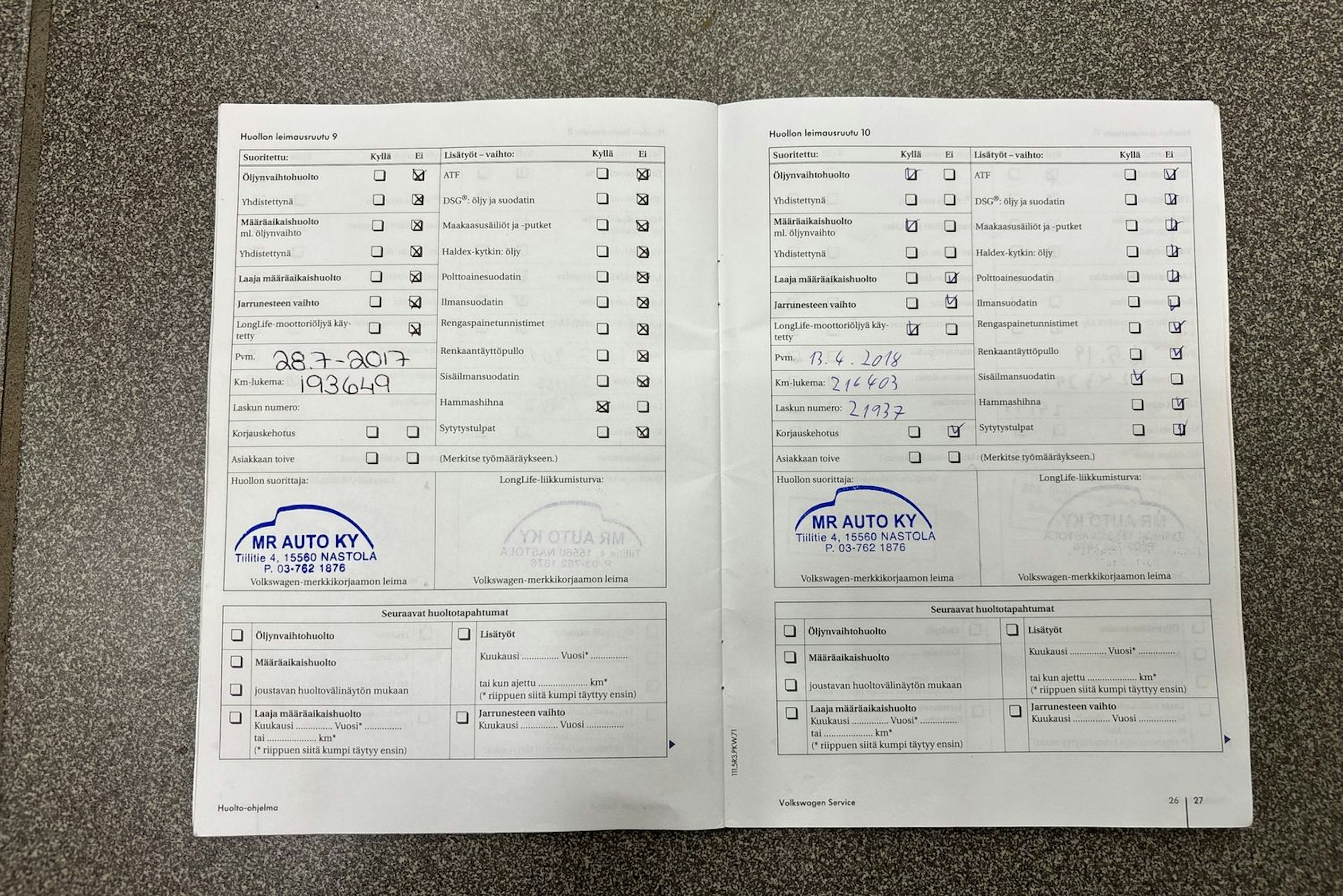 Ruskea (beige) Volkswagen TOURAN 2011 kuva 24.