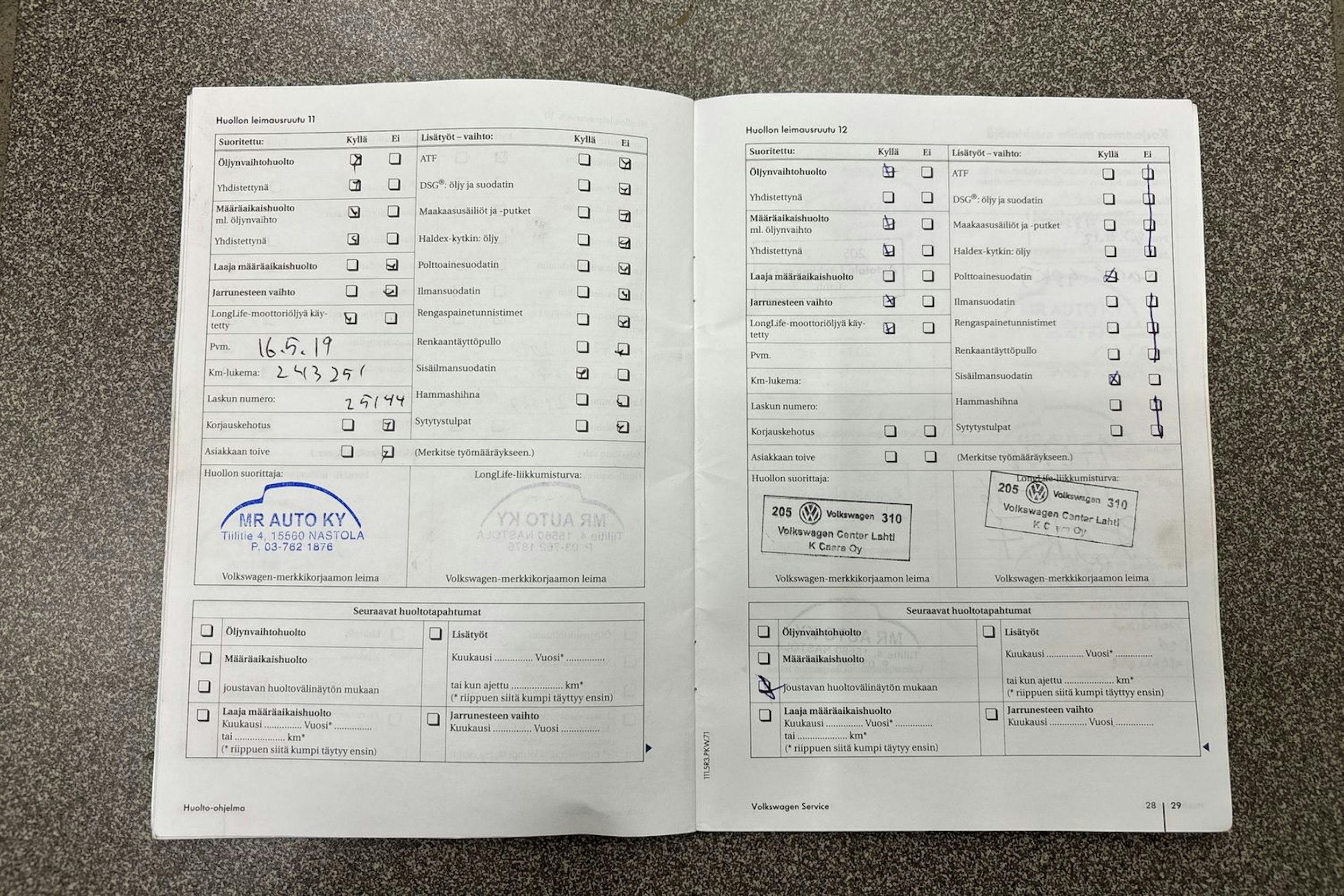 Ruskea (beige) Volkswagen TOURAN 2011 kuva 25.