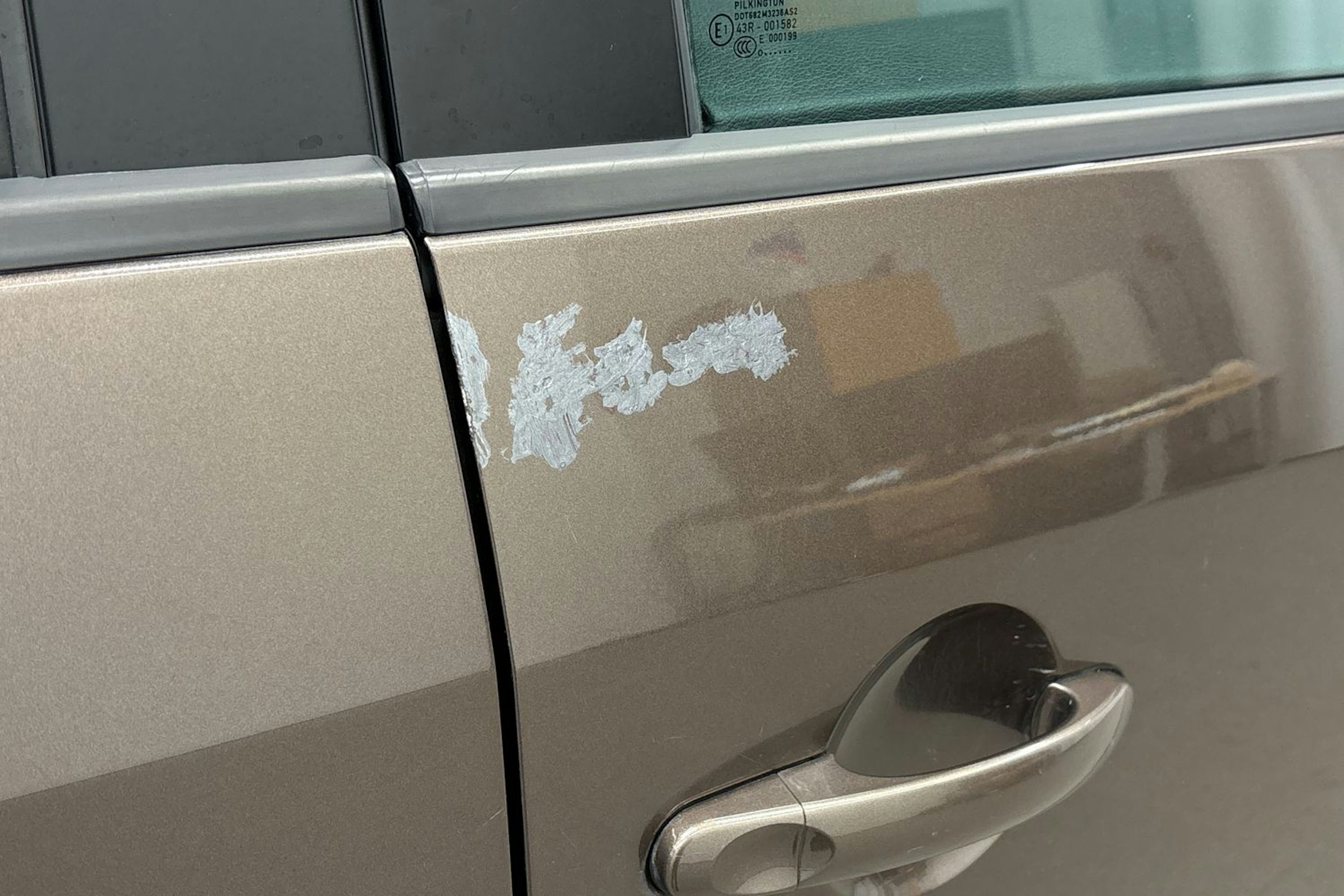 Ruskea (beige) Volkswagen TOURAN 2011 kuva 38.