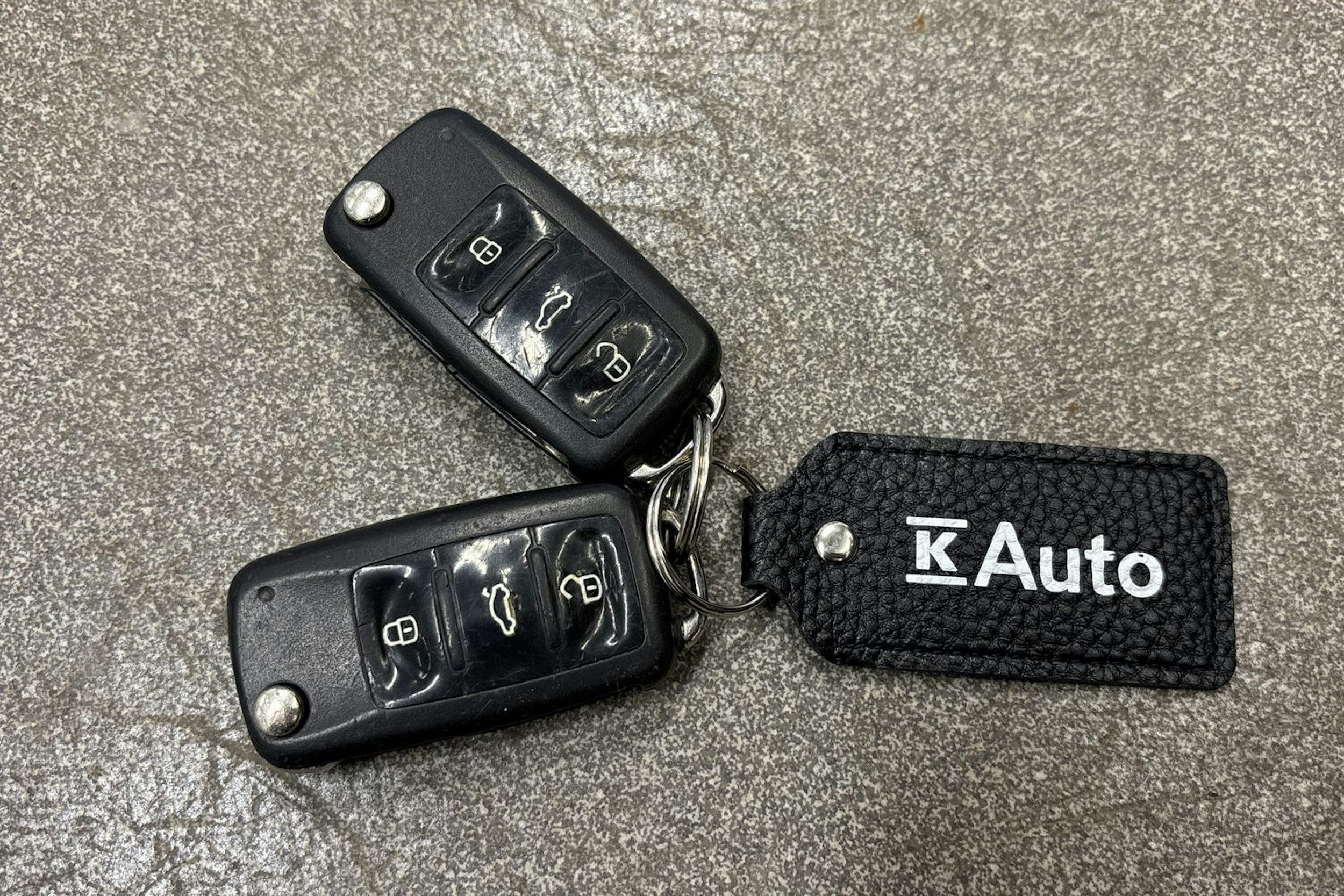 Ruskea (beige) Volkswagen TOURAN 2011 kuva 42.