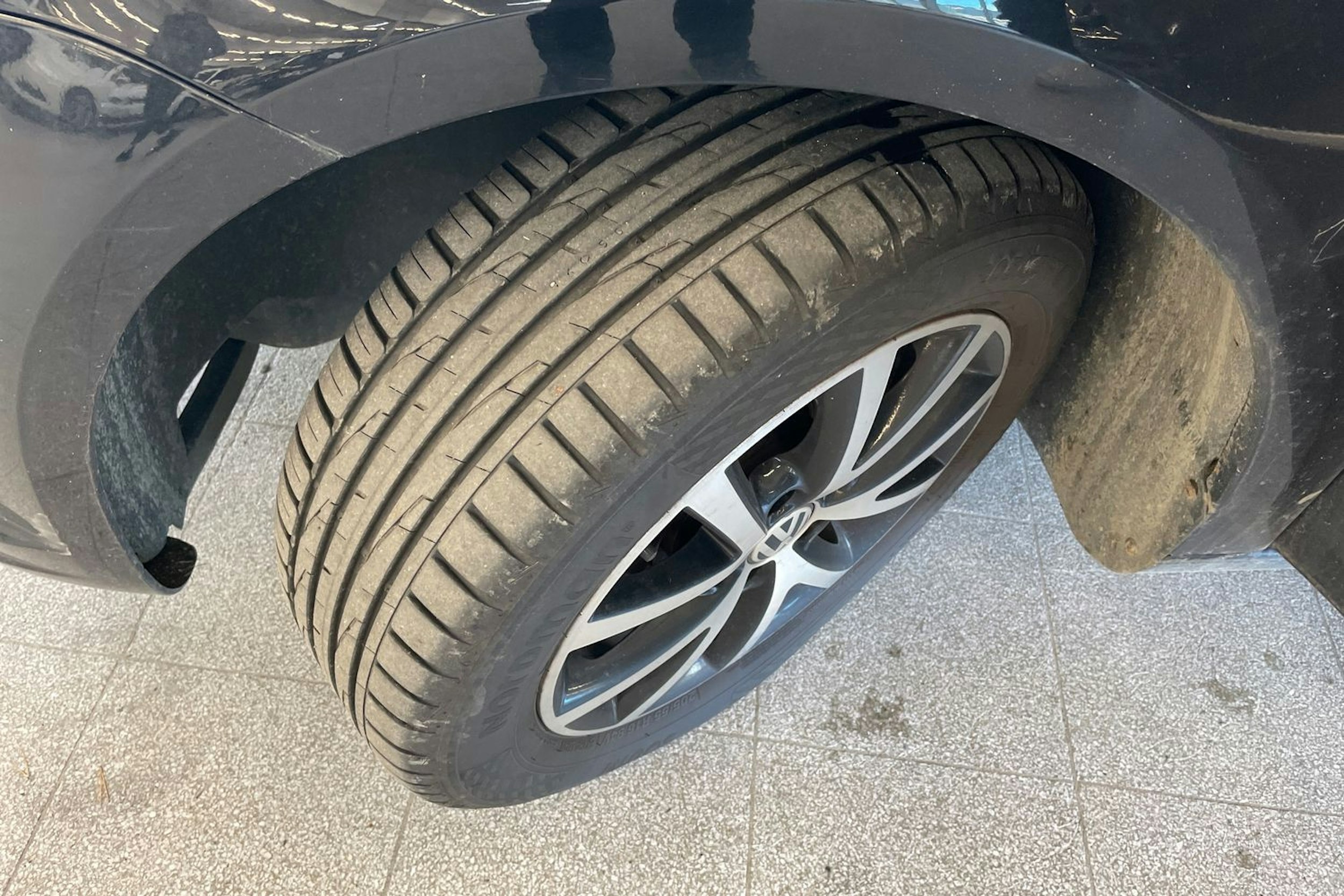 Musta Volkswagen TOURAN 2011 kuva 10.