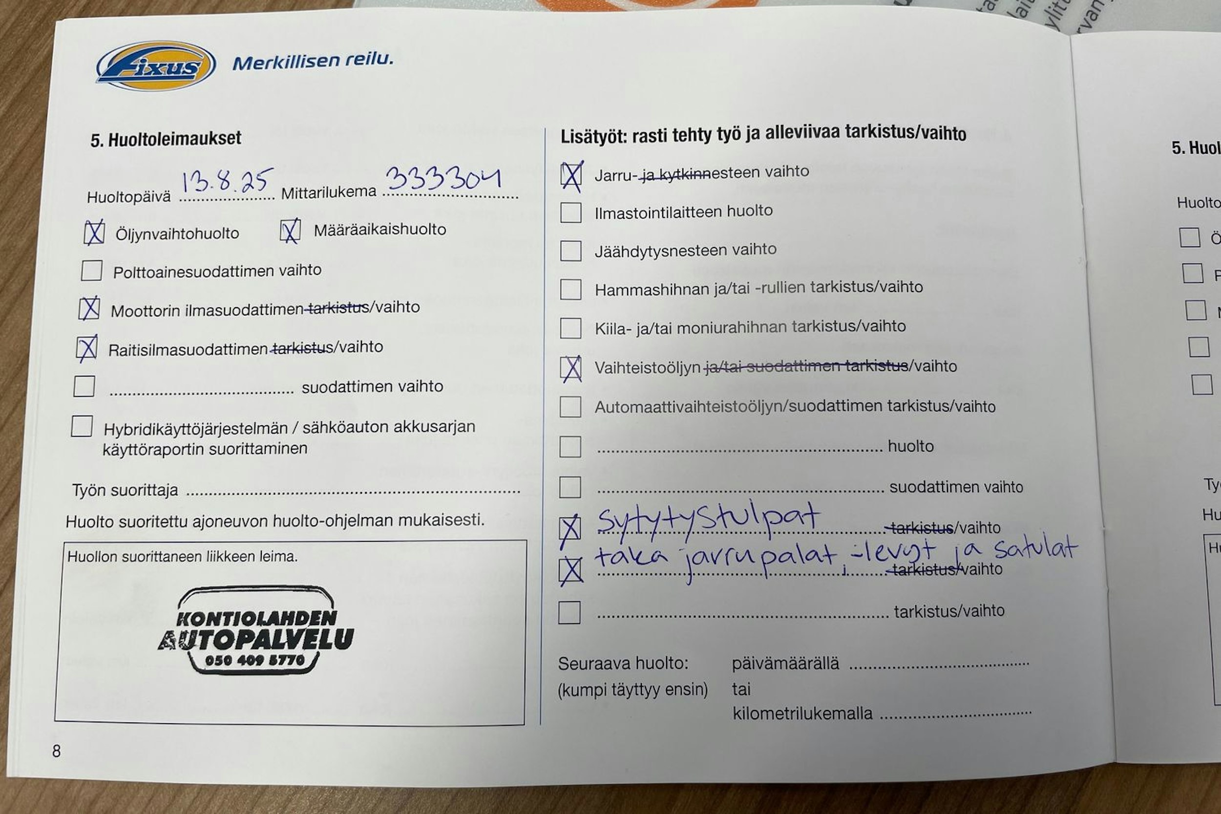Musta Volkswagen TOURAN 2011 kuva 27.