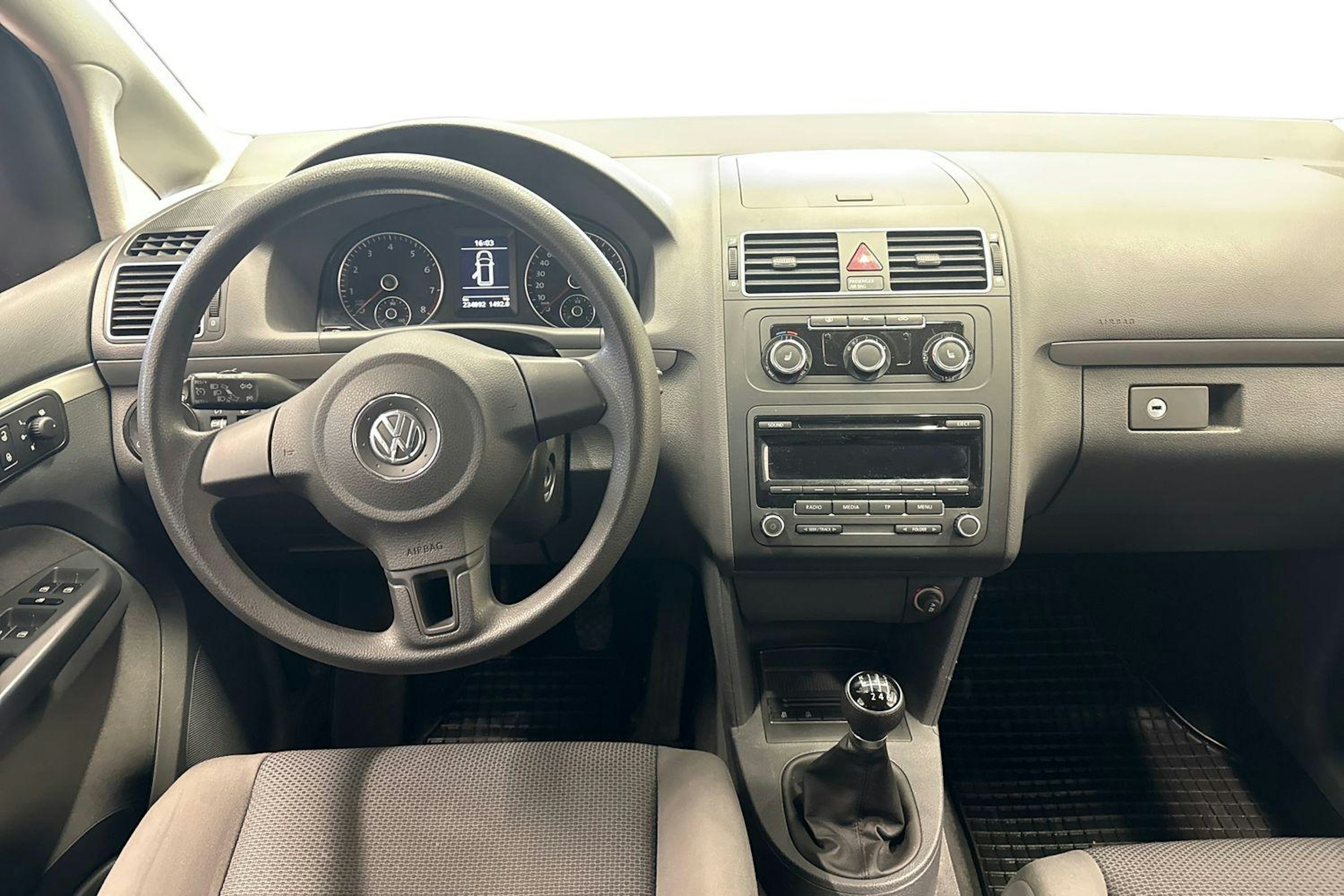 Valkoinen Volkswagen TOURAN 2012 kuva 9.