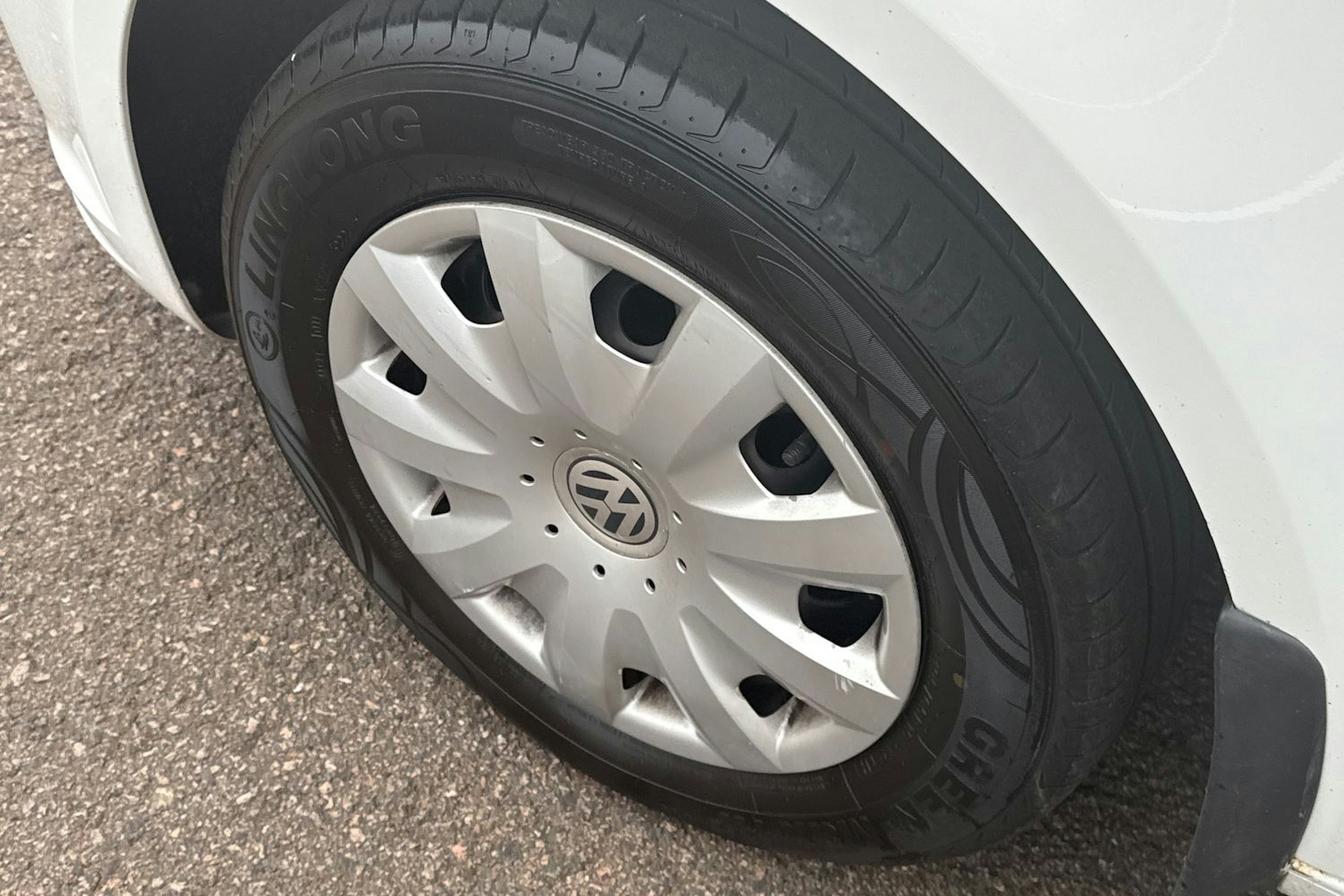 Valkoinen Volkswagen TOURAN 2012 kuva 13.