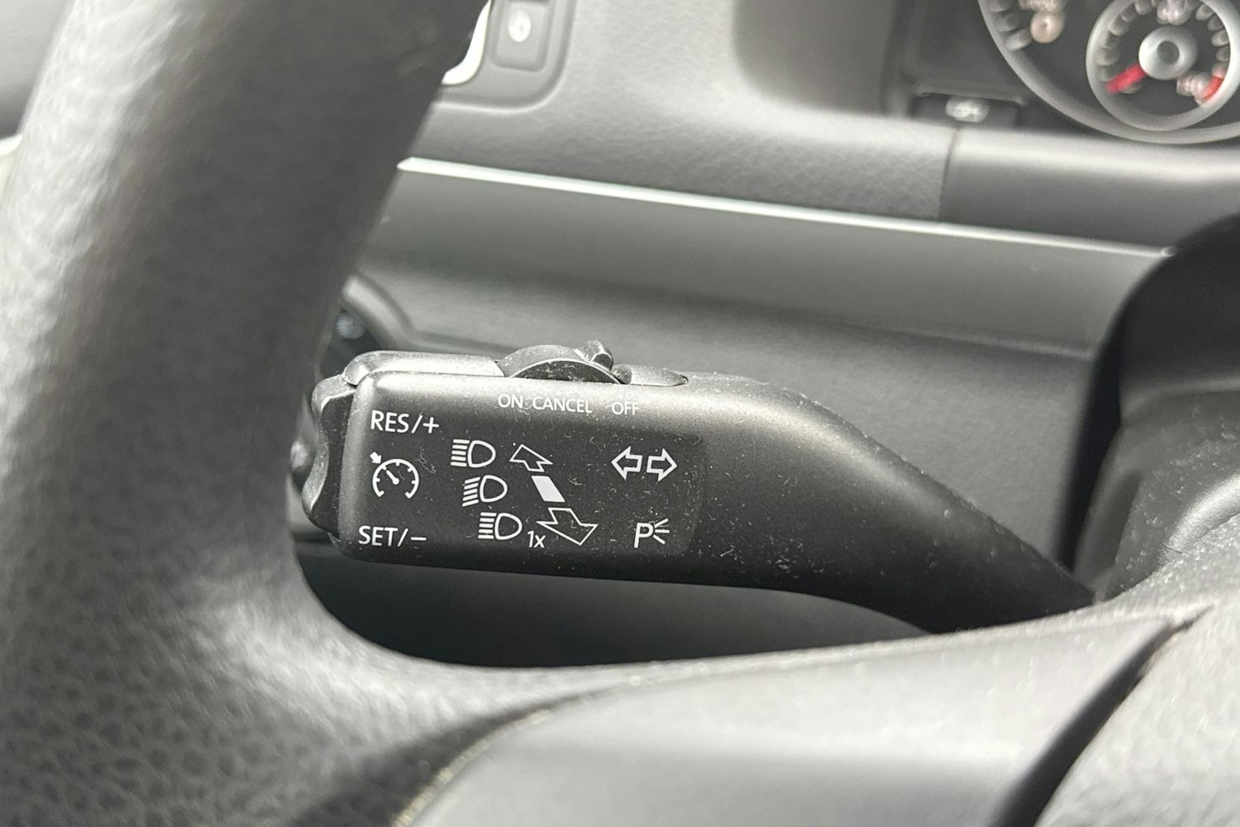 Valkoinen Volkswagen TOURAN 2012 kuva 15.