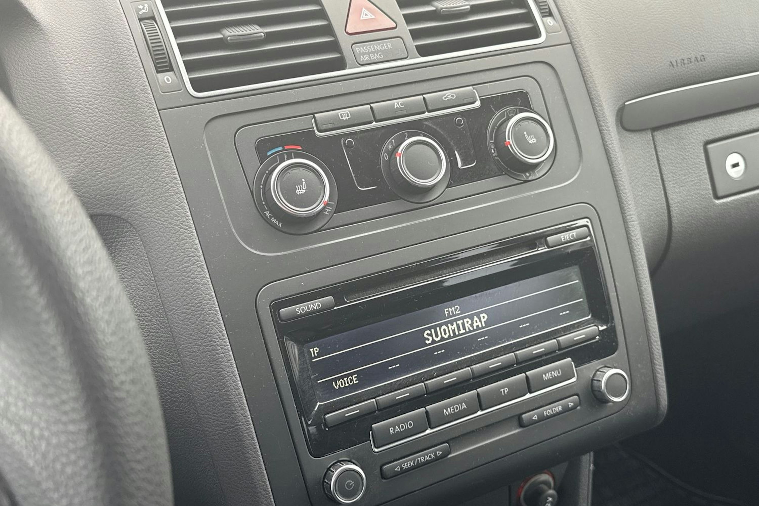Valkoinen Volkswagen TOURAN 2012 kuva 17.