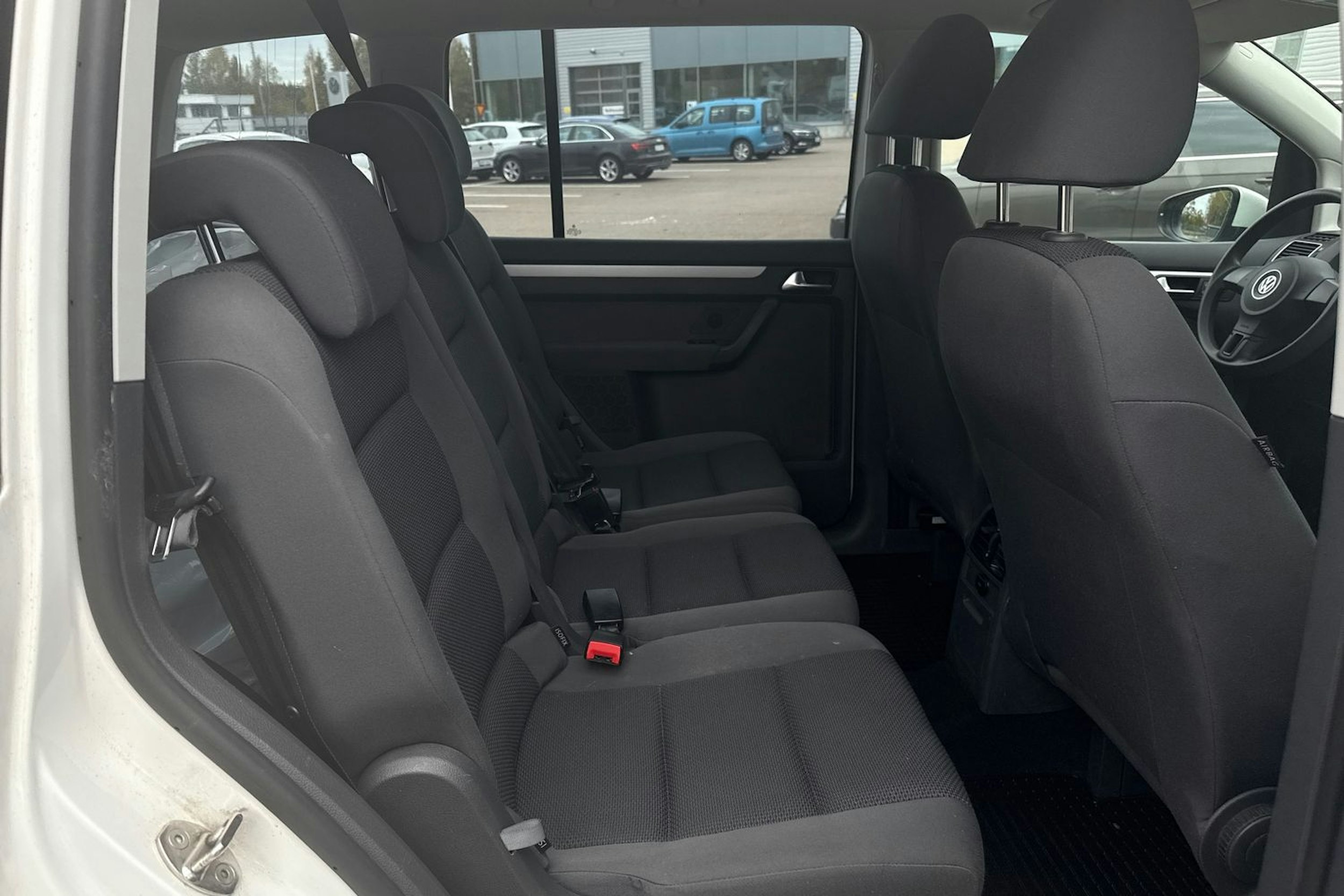 Valkoinen Volkswagen TOURAN 2012 kuva 21.