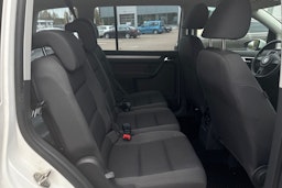 Valkoinen Volkswagen TOURAN 2012 kuva 21.