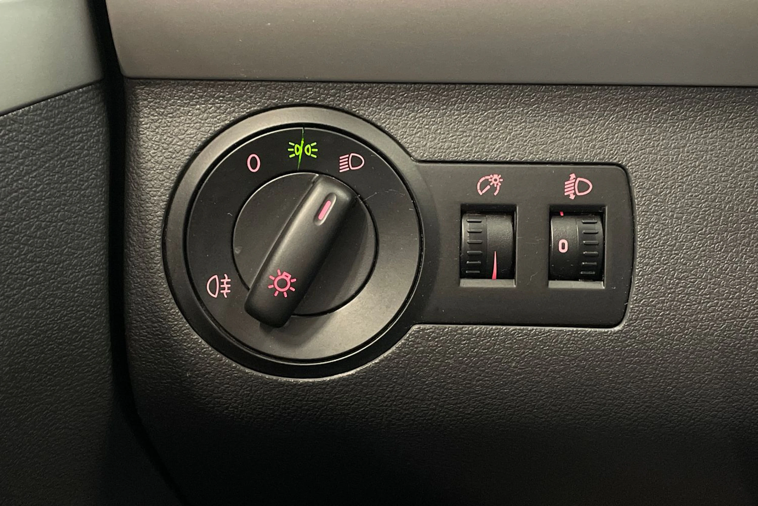 met. ruskea (beige) Volkswagen Touran 2012 kuva 19.