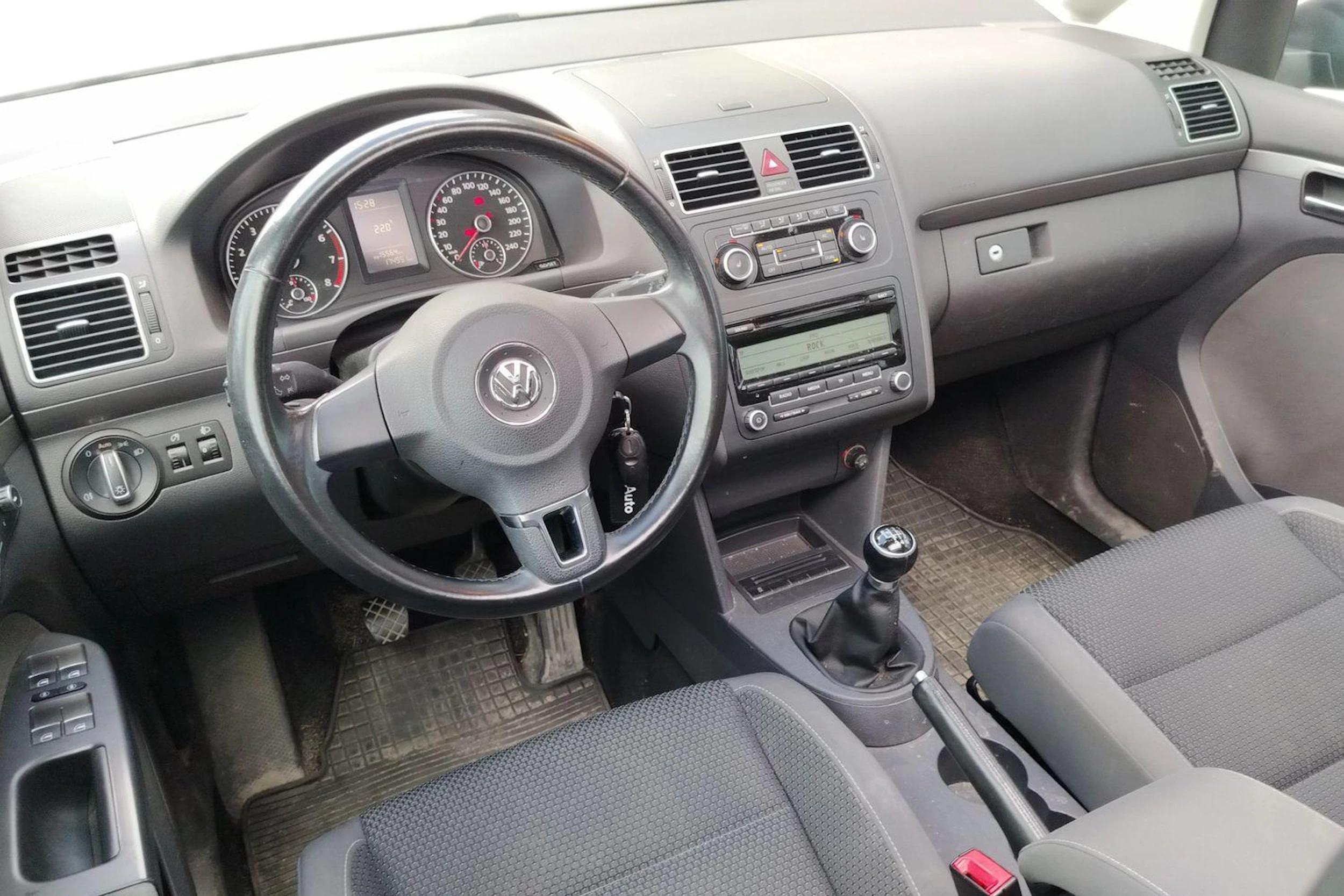 met. harmaa Volkswagen Touran 2012 kuva 3.