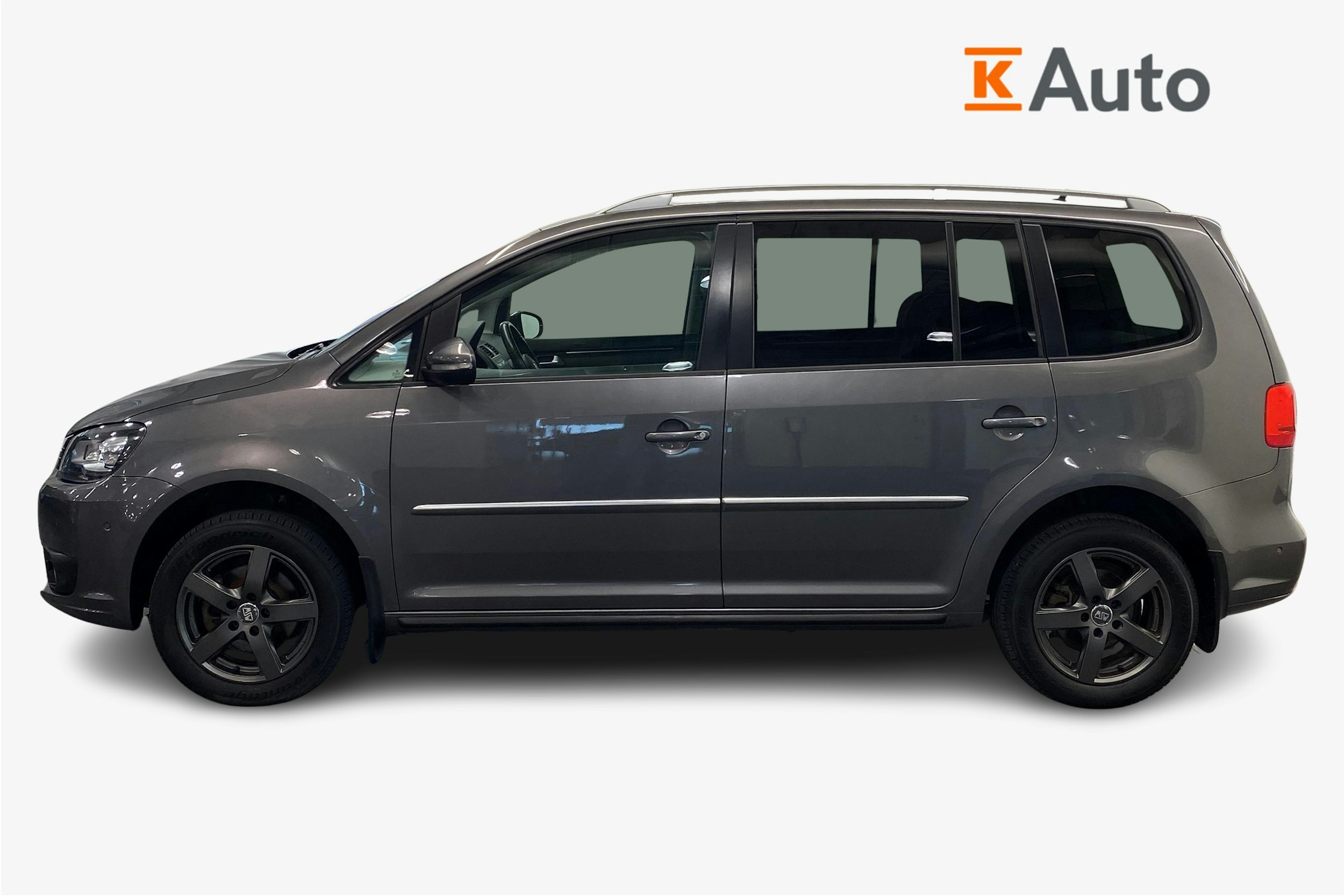 harmaa Volkswagen Touran 2012 kuva 6.