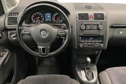 harmaa Volkswagen Touran 2012 kuva 9.