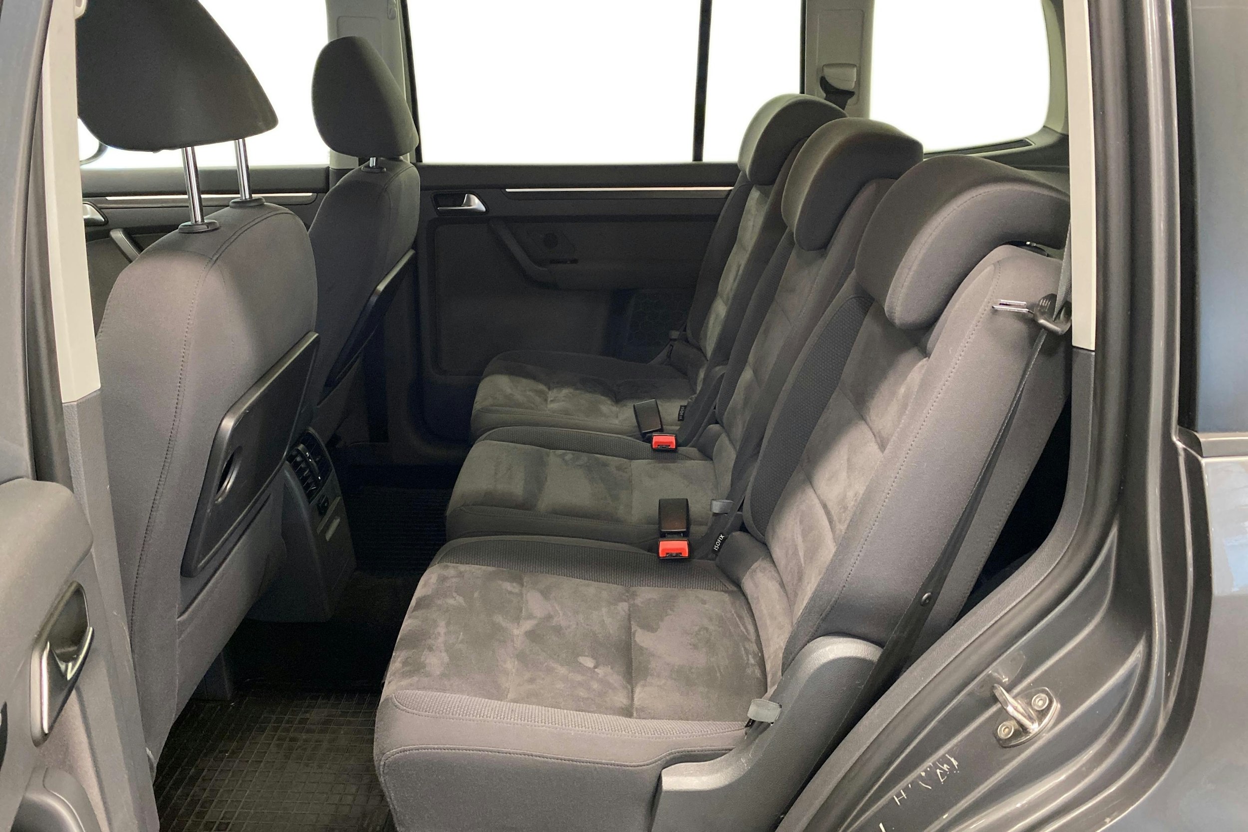 harmaa Volkswagen Touran 2012 kuva 10.