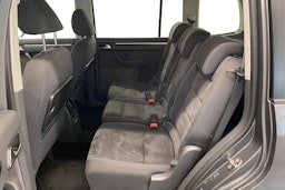 harmaa Volkswagen Touran 2012 kuva 10.