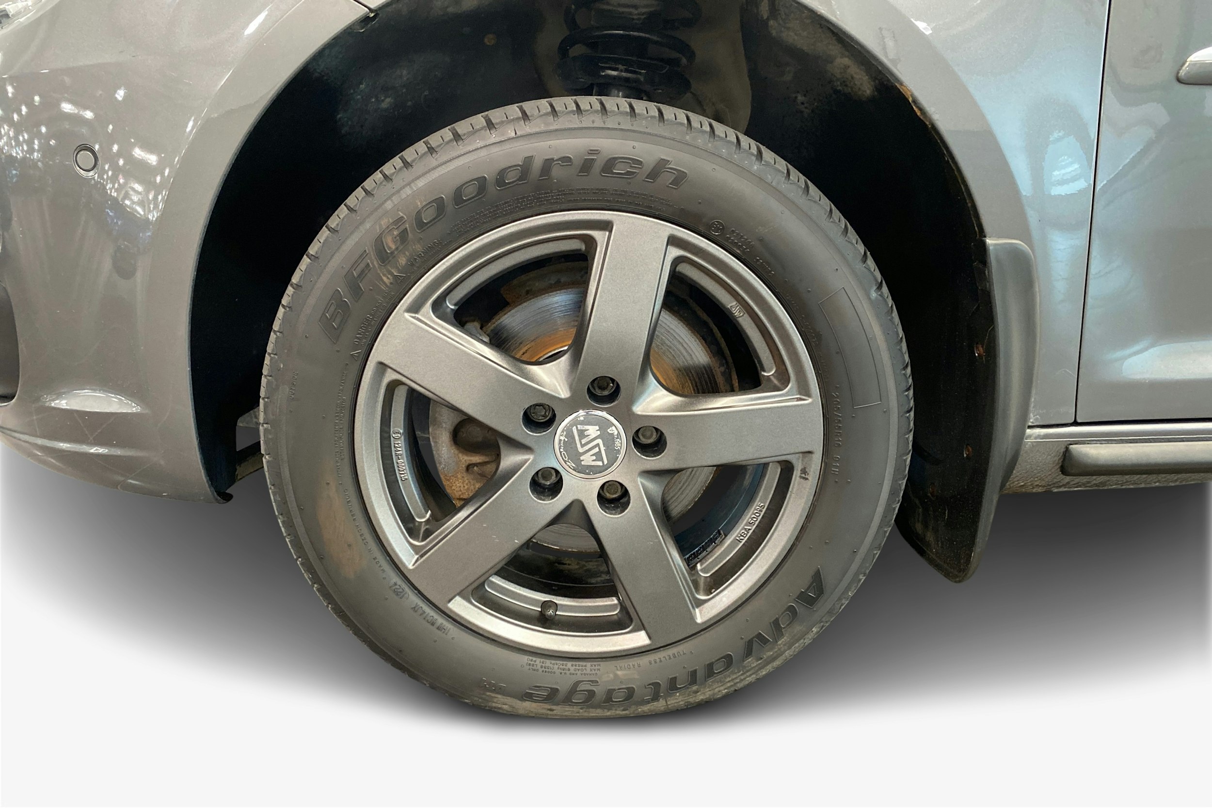 harmaa Volkswagen Touran 2012 kuva 11.