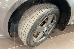 harmaa Volkswagen Touran 2012 kuva 13.