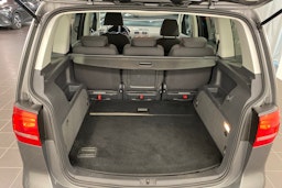 harmaa Volkswagen Touran 2012 kuva 14.